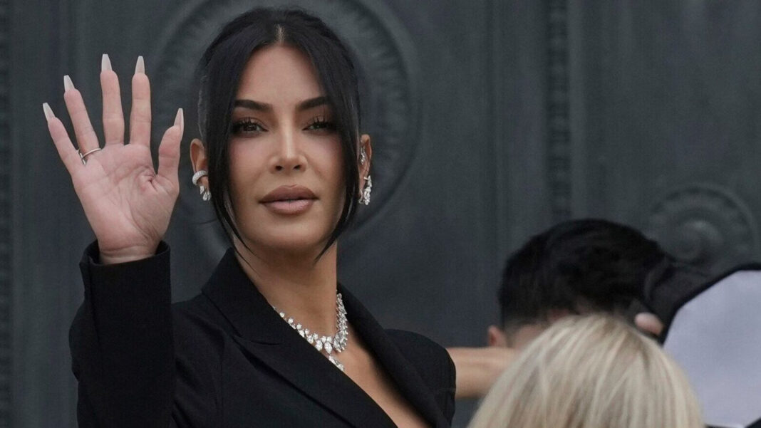 Kim Kardashian outside the French courthouse