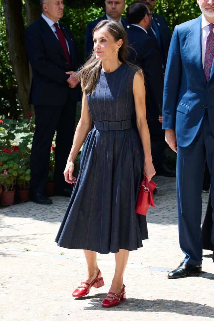 Another look at her outfit.